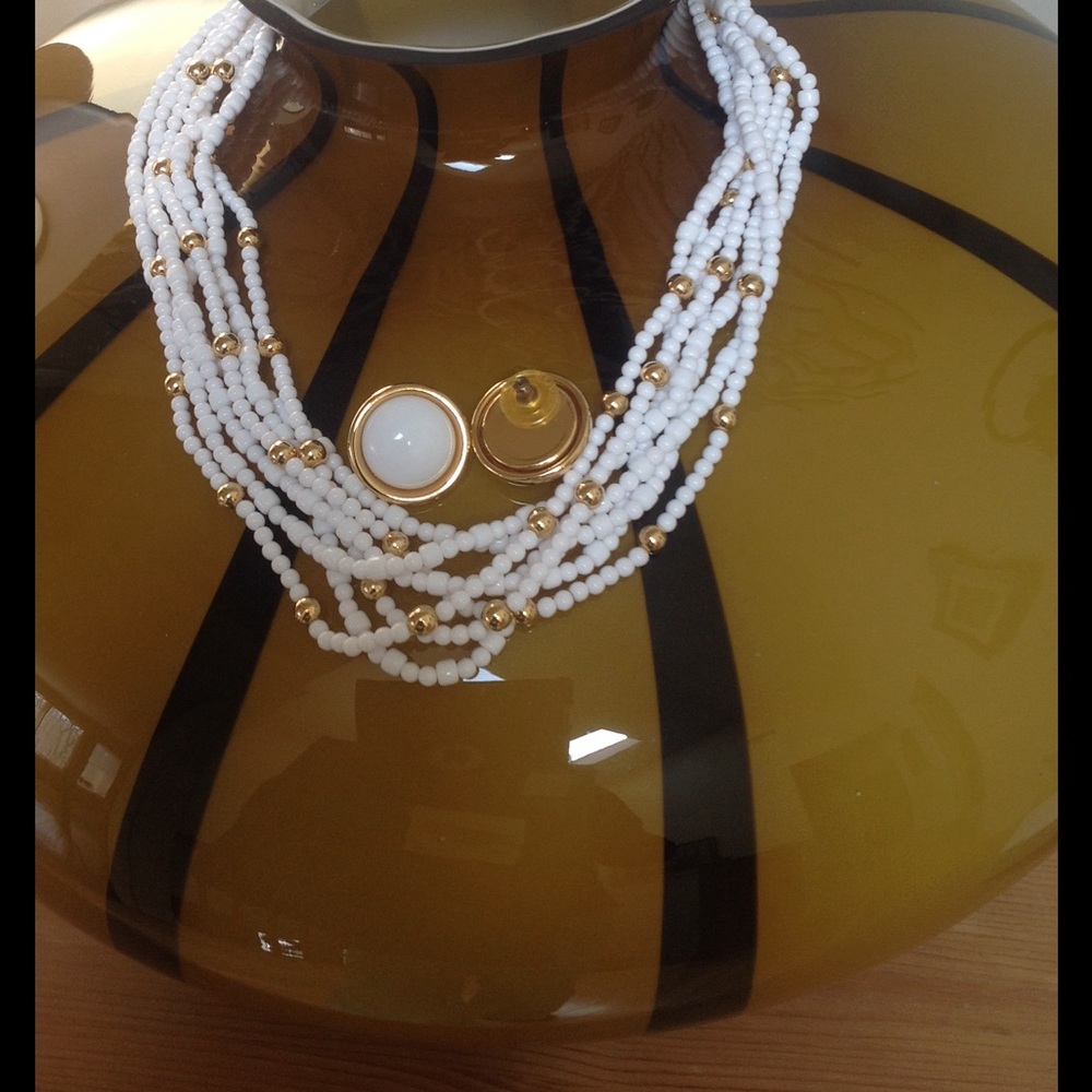 SALE🎉 Multi-strand gold&white beads - Picture 2 of 3
